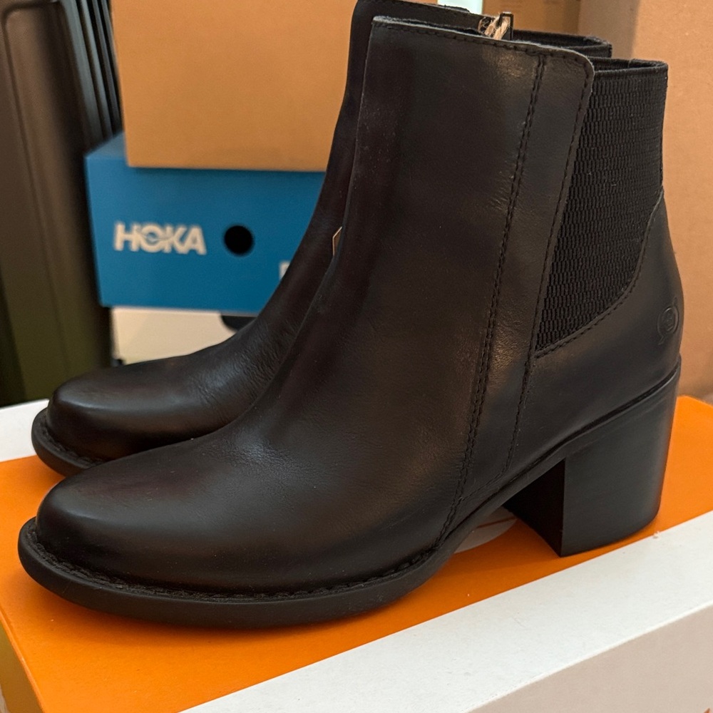 NWT Born Henni Bootie Black Leather women’s 8.5M